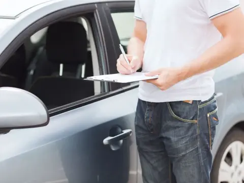 Czy jak zabierają prawo jazdy to na wszystkie kategorie? Sprawdź konsekwencje