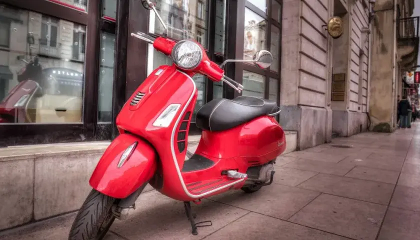 Ile kosztuje prawo jazdy na motor 50? Sprawdź ukryte wydatki!