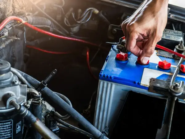 Jaki akumulator do Audi A4 B6 2.0 benzyna? Wybierz najlepszy model